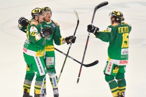 Jubel nach dem Gamewinner in der O.T. von Daniel Stefan